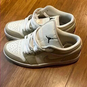 Nike Air Jordan Low Men's Shoes - White and Beige